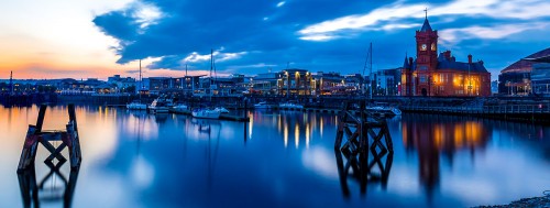Twilight reflections in the Cardiff bay