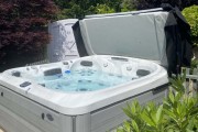 Hot tub at the Haviland self catering cottage