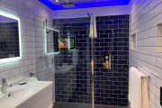 Shoalstone ensuite at The 25 guest house