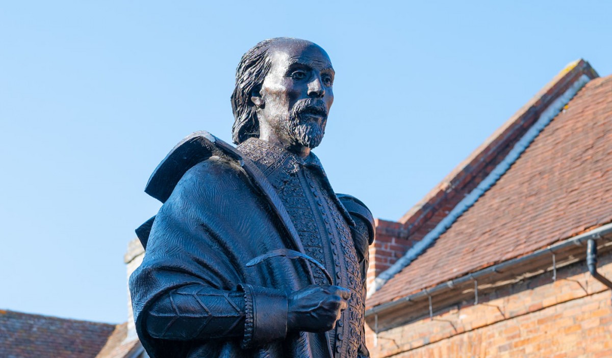 Statue of Shakespeare in Henley Street