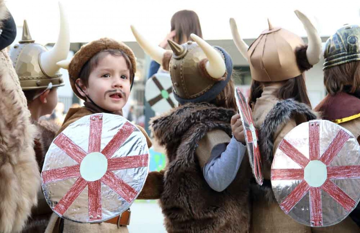 Children dressed as vikings